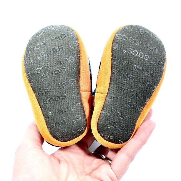 Bogs fabric infant dinosaur booties 2 - Picture 4 of 9